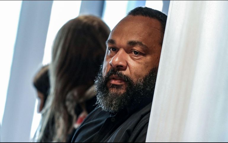 No es la primera prohibición que se impone a Dieudonné, quien ya vio cómo Google cerraba a finales de junio su canal de Youtube. AFP / ARCHIVO