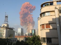 Residentes reportaron ventanas rotas y la caída de techos falsos, incluso a kilómetros de distancia. AFP / A. Amro
