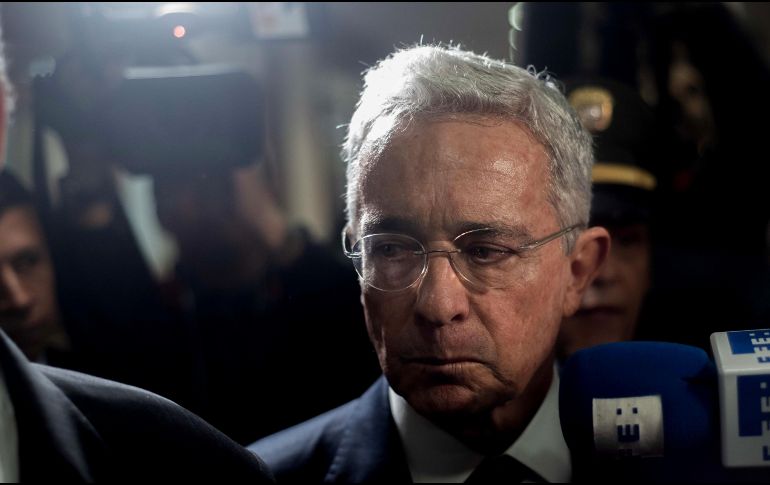 ''La privación de mi libertad me causa profunda tristeza por mi señora, por mi familia y por los colombianos que todavía creen que algo bueno he hecho por la patria'', escribió Uribe en Twitter. EFE / ARCHIVO