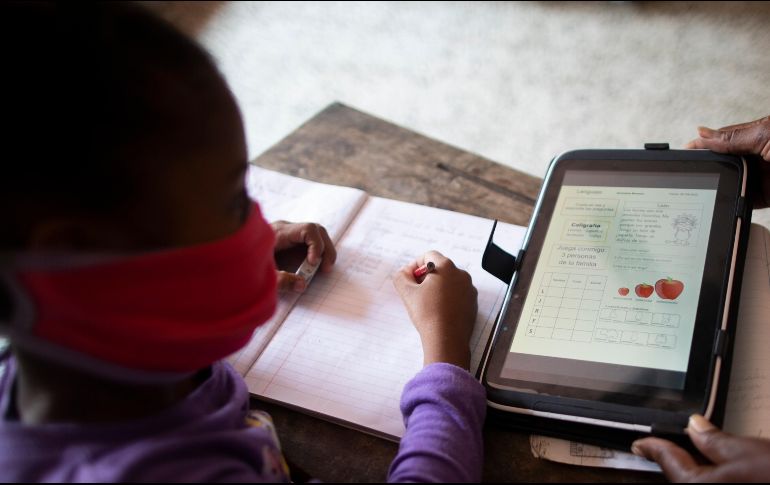 Las guías y material didáctico para el siguiente ciclo escolar ya se encuentra en la plataforma Recrea Digital. AP/ARCHIVO
