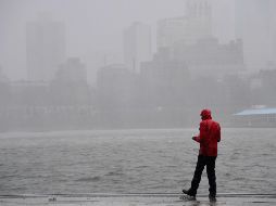 Vista de Manhattan, en la ciudad de Nueva York, mientras se aproxima la tormenta tropical. AFP/A. Weiss