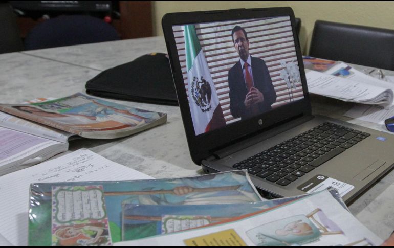 Las clases se transmitirán por televisión, internet y radio, quienes no puedan acceder recibirán materiales exclusivos con ayuda de la Comisión Nacional de Libros de Texto Gratuitos. NOTIMEX/M. González