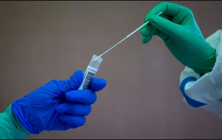 Algunos funcionarios de salud y del gobierno notan una creciente frustración del público y una menor demanda en la aplicación de pruebas. EFE/E. Fontcuberta