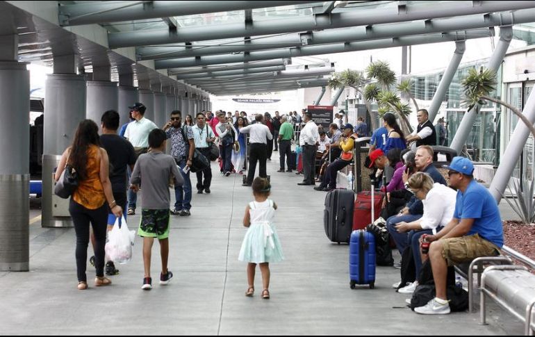 Detallan que el volumen de asientos ofertados por las aerolíneas durante julio de 2020 disminuyó 36.4% comparado contra julio de 2019. EL INFORMADOR/ARCHIVO