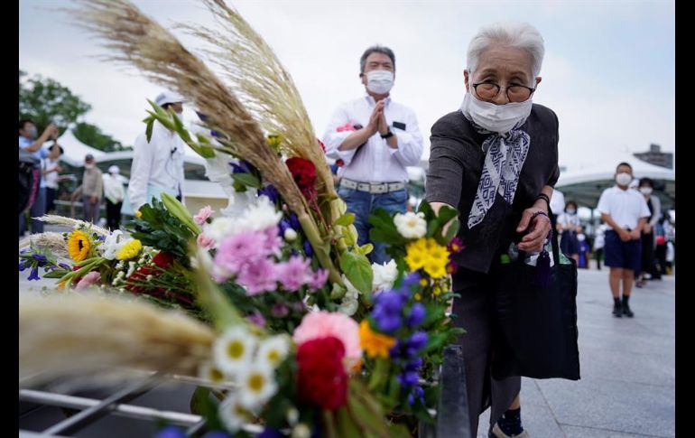 Los participantes rememoraron el aniversario de la explosión a las 8:15 a.m. con el sonido de una campana seguido por un minuto de silencio. EFE/D. Kurokawa