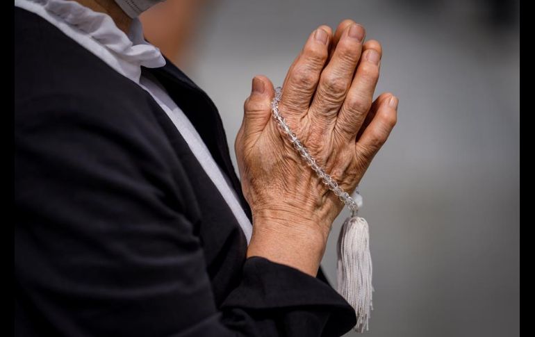 Los participantes rememoraron el aniversario de la explosión a las 8:15 a.m. con el sonido de una campana seguido por un minuto de silencio. EFE/D. Kurokawa
