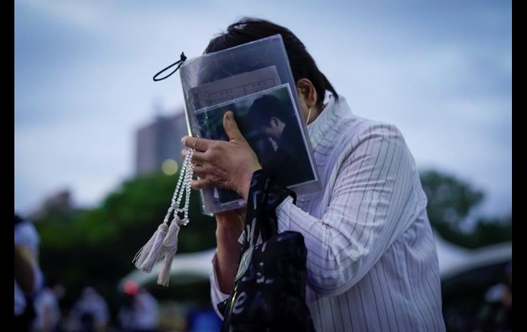 Los participantes rememoraron el aniversario de la explosión a las 8:15 a.m. con el sonido de una campana seguido por un minuto de silencio. EFE/D. Kurokawa