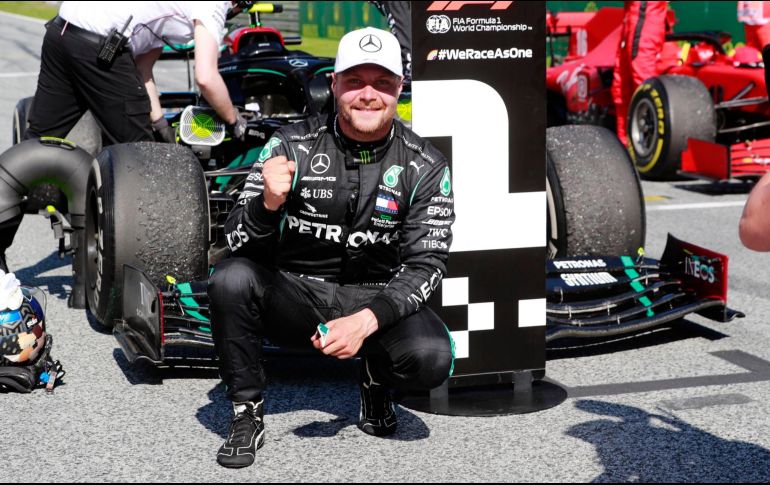 ''Estoy muy contento de seguir en Mercedes en 2021 y de construir sobre los éxitos conseguidos hasta el momento'', dijo el piloto en un comunicado. TWITTER / @ValtteriBottas