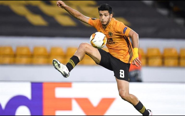 Jiménez anotó su gol número 27 de la temporada, y décimo en la Europa League. EFE/P. Powell