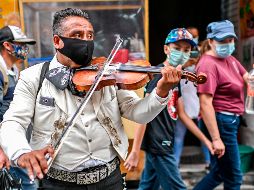 En las últimas 24 horas se reporta un incremento de seis mil 717 nuevos casos confirmados. AFP / P. Pardo