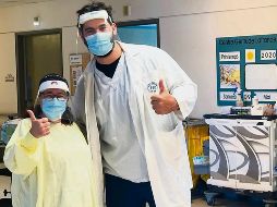 PRIORIDAD. Laurent Duvernay-Tardiff (izq.), liniero de los Chiefs, prefirió combatir al COVID-19 desde un hospital. INSTAGRAM/@laurentduvernaytardiff