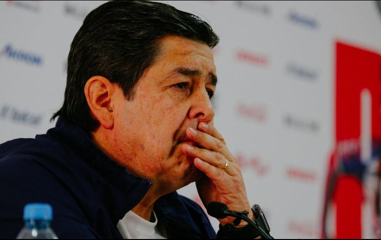 Tena dirigió a Chivas tres juegos en este torneo, empatando el primero ante León, pero cayendo ante Santos y Puebla. EL INFORMADOR / ARCHIVO