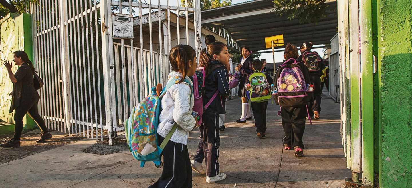 Inédito. Para evitar contagios del nuevo coronavirus, el siguiente ciclo escolar iniciará con clases desde la televisión abierta en los hogares. ESPECIAL