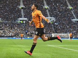 El delantero mexicano es una de las claves del éxito del Wolverhampton. ARCHIVO