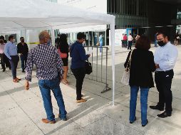 CIUDAD JUDICIAL. Litigantes y ciudadanos acudieron ayer a revisar los estados de sus procesos tras meses de retraso por la emergencia sanitaria. EL INFORMADOR • A. CAMACHO