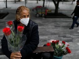 López-Gatell recuerda a los mexicanos que la pandemia no ha terminado, por lo que no deben relajar las medidas de higiene. AP / ARCHIVO