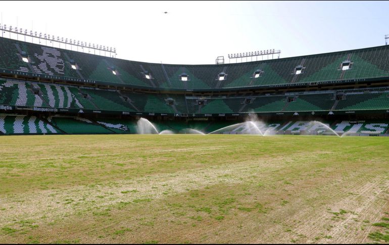 El equipo señala que el futbolista, ''en los próximos días volverá a someterse a las pruebas PCR para determinar si puede sumarse al trabajo con el resto de compañeros''. TWITTER / @RealBetis