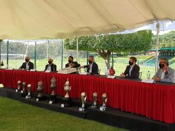 Mientras el primer equipo llevaba la parte final del entrenamiento, se llevó a cabo el evento protocolario en conmemoración a un aniversario más de uno de los clubes más longevos del futbol mexicano. EL INFORMADOR / J. Robles