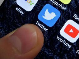 Twitter dijo que aún se encuentra actualizando esta nueva función. EFE / ARCHIVO