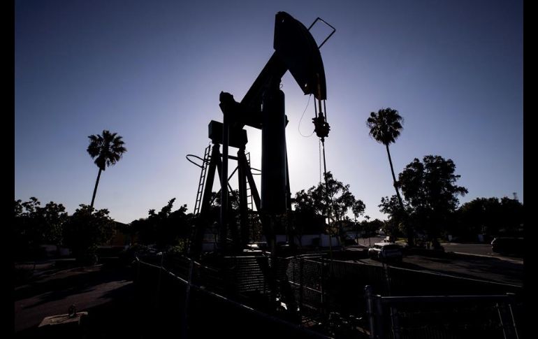Al final de las operaciones en la Bolsa Mercantil de Nueva York, los contratos de futuros del WTI para entrega en septiembre restaron 33 centavos respecto a la sesión anterior. EFE/ARCHIVO