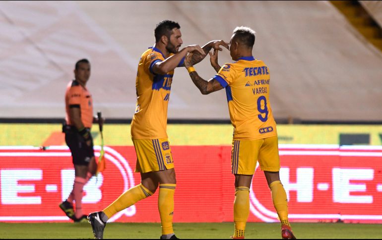 DUPLA LETAL. Gignac y Vargas sellaron la victoria felina. IMAGO7