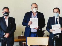 Santiago Castillo, titular de la UIF; Gustavo de Hoyos, presidente de Coparmex, y Arturo Herrera, secretario de Hacienda, en la firma del convenio ESPECIAL