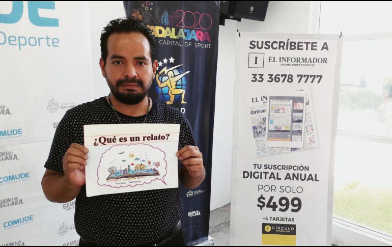 RELATO. El profesor Efraín Sebastián Silva explicó cómo elaborar un relato con texto e imágenes. ESPECIAL