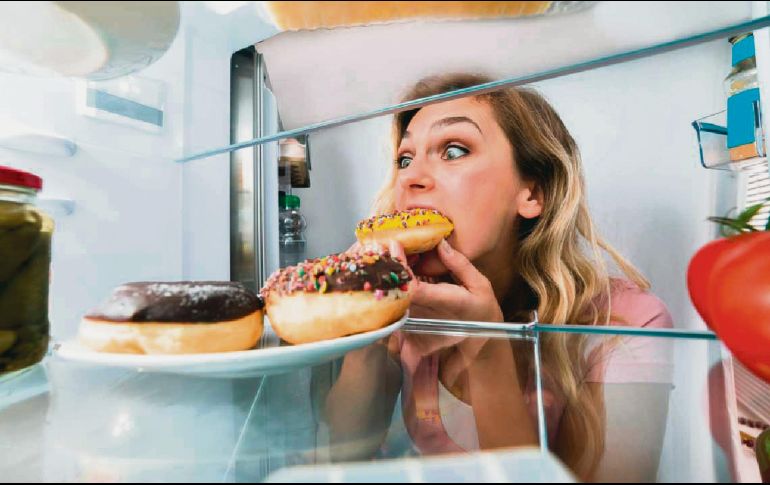 Antes de irnos a dormir es bueno también cenar algo para que nuestro cuerpo siga recibiendo los nutrientes necesarios, sin embargo, la cena cena a comparación del desayuno debe ser más ligera y debemos tener cuidado en comer ciertos alimentos. ESPECIAL