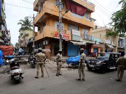 La policía empleó munición real en defensa propia para dispersar a la multitud, tras emplear gas lacrimógeno y porras en un principio. EFE / J. Nv