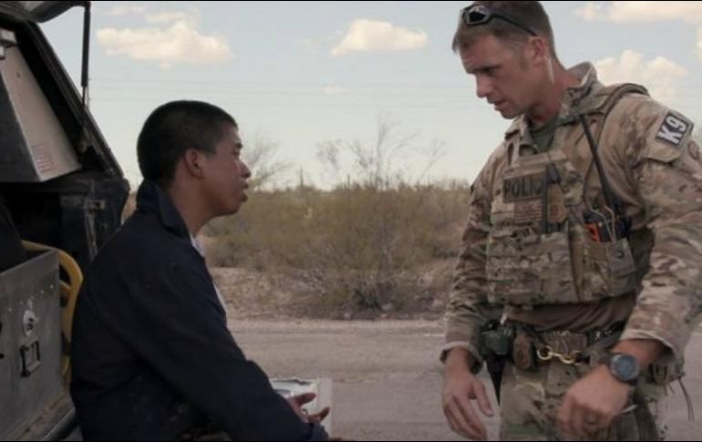 El show captura el drama de los migrantes que se pierden en el desierto y casi mueren. Cortesia de Netflix