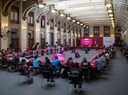 Alejandro Encinas aseguró que se trató de un encuentro positivo en donde se les explicó a los asistentes el avance en las investigaciones. TWITTER/@lopezobrador_