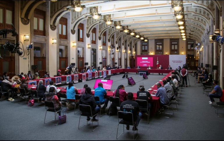 Alejandro Encinas aseguró que se trató de un encuentro positivo en donde se les explicó a los asistentes el avance en las investigaciones. TWITTER/@lopezobrador_