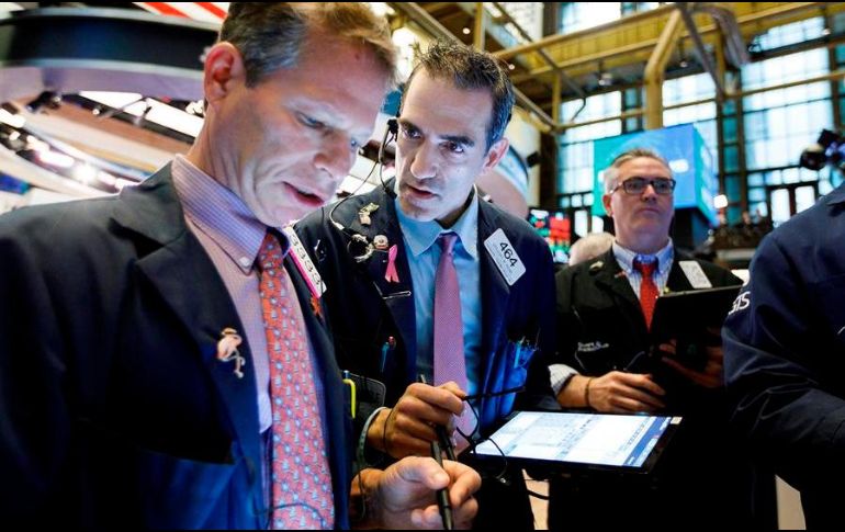 Los valores tecnológicos bajaron en el inicio de la semana por ajustes a favor de otros rubros como el transporte aéreo y empresas de viajes. EFE/ARCHIVO