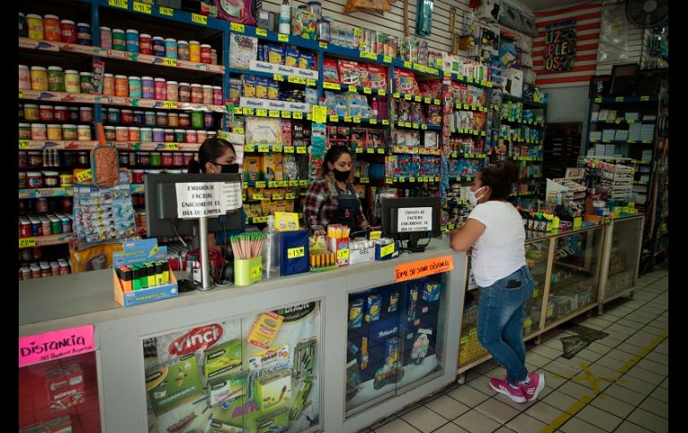 A diferencia de otros años las papelerías ubicadas en las calles de Juan Manuel, Independencia, Contreras Medellín y Morelos se aprecian semivacías. EL INFORMADOR/F. Atilano
