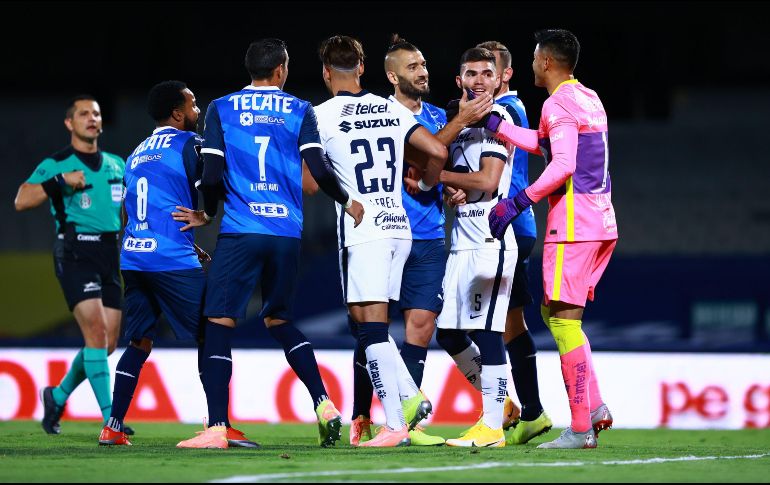 El ataque de los Rayados se vio frustrado por la buena actuación de Talavera. IMAGO7