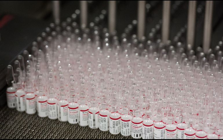 Las vacunas estarán listas en el primer semestre de 2021 y se distribuirán de manera equitativa en Latinoamérica. EFE/A. Rudakov