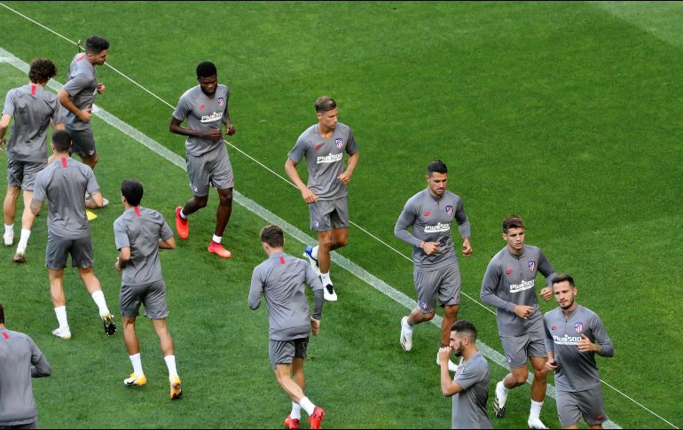 La expedición rojiblanca se prepara para enfrentarse al Leipzig. AFP