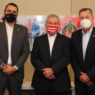 Chivas presenta a Víctor Manuel Vucetich como su nuevo entrenador