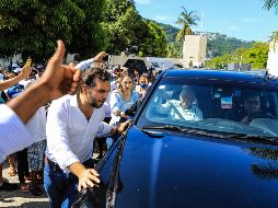 Las protestas comenzaron en las afueras de las instalaciones de la Octava Región Naval, donde el Presidente ofreció su cotidiana conferencia de prensa. EFE/D. Guzmán