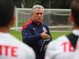 Vucetich ya dirigió su primer entrenamiento al frente de Chivas. TWITTER/Chivas