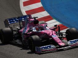 En Montmeló, el mexicano está recuperando a lo grande su normalidad como piloto  y puede permitirse soñar con su noveno podio en la Fórmula Uno. AFP / B. Lennon