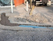 Vecinos advirtieron que los trabajos dañaban seriamente el piso, sobre todo en el cruce de Adrián Puga y Rubén Rodríguez. ESPECIAL