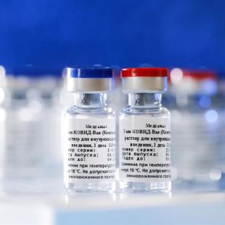 Vacunación masiva en Rusia contra el COVID-19 comenzará en un mes