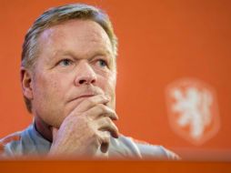 El actual contrato de Koeman se extiende hasta 2022, pero incluye una cláusula que estipula que la federación tendría que sentarse a negociar si el club catalán se interesa por él y paga una cláusula de rescisión. EFE