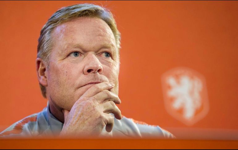 El actual contrato de Koeman se extiende hasta 2022, pero incluye una cláusula que estipula que la federación tendría que sentarse a negociar si el club catalán se interesa por él y paga una cláusula de rescisión. EFE