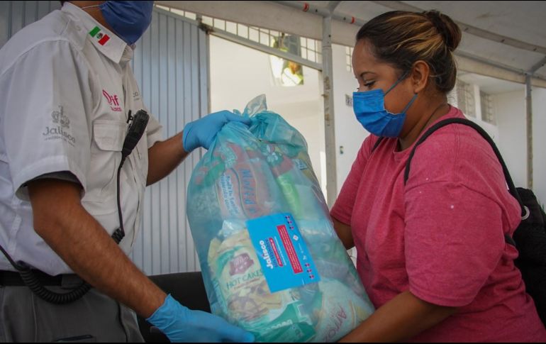 En la primera etapa se repartieron más de 260 mil despensas y se benefició a más de un millón de personas. ESPECIAL