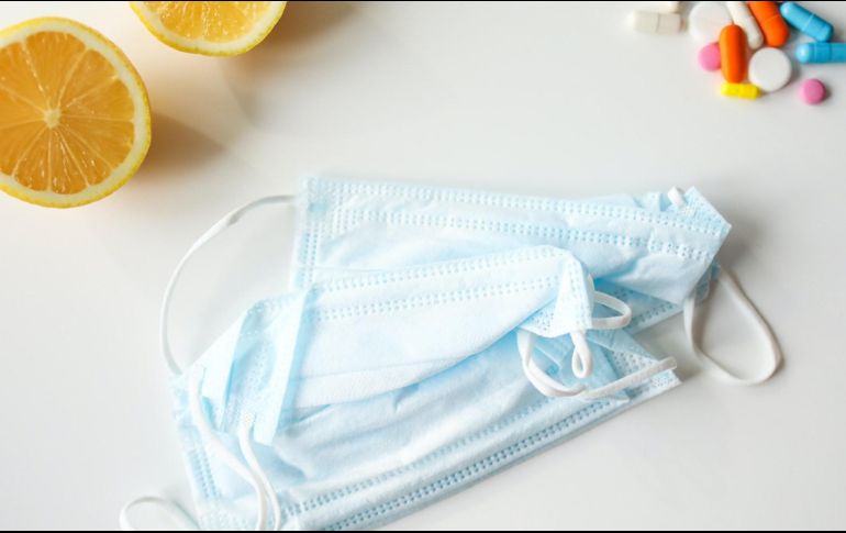 Recomiendan beber pequeños sorbos de líquidos, ya sea suero rehidratante o suero casero preparado con jugo de naranja natural, agua y sal. ESPECIAL / PEXELS