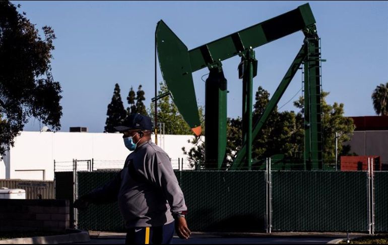 El Brent y el WTI ganaron respectivamente 1.3% y 2.1% ayer lunes. EFE/ARCHIVO