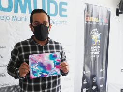 CREATIVIDAD. El taller brindó diversas técnicaspara la elaboración de cuadros abstractos.  ESPECIAL