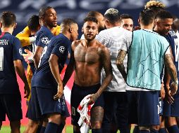 Los protocolos marcan que los futbolistas no harán intercambios de playeras para evitar cualquier posible contagio de COVID-19. EFE / D. Ramos